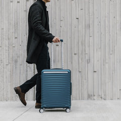 Framelock Max Carry-On Spinner